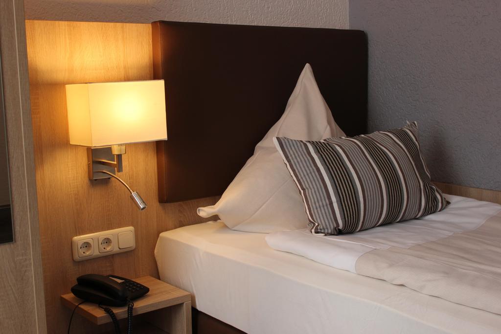 Hotel Restaurant Kromberg Remscheid Habitación foto